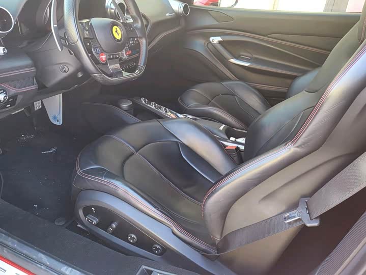 Фото 3 - Ferrari F8