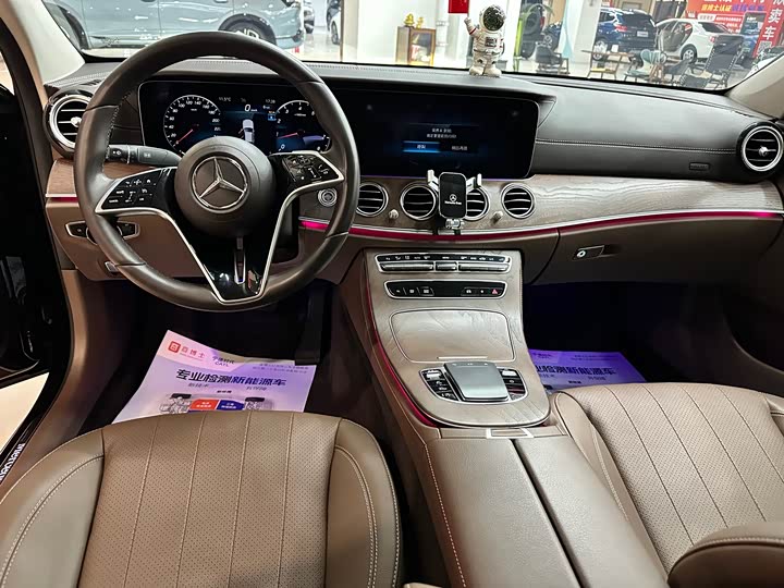 Фото 5 - Mercedes-Benz E-Class