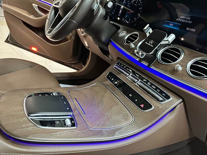 Фото 7 - Mercedes-Benz E-Class