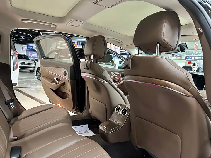 Фото 9 - Mercedes-Benz E-Class