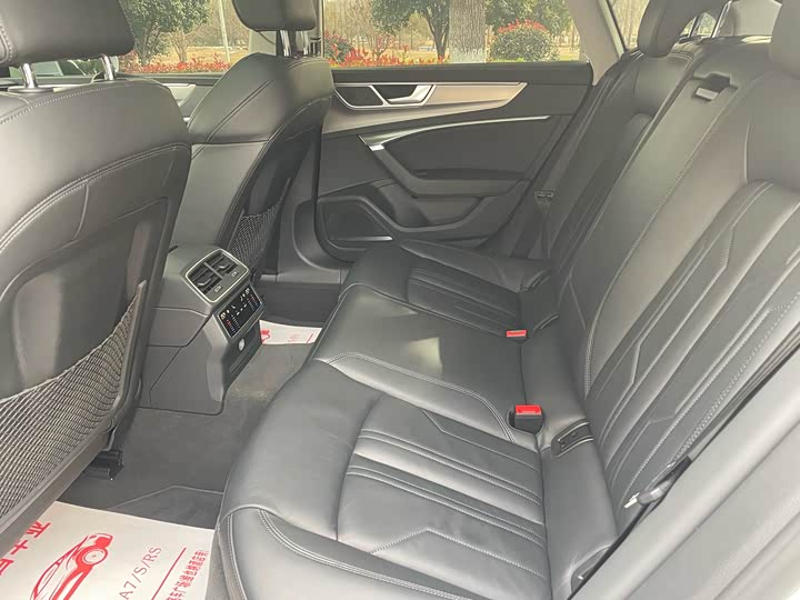 Фото 9 - Audi A7