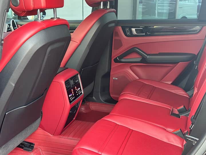 Фото 9 - Porsche Cayenne