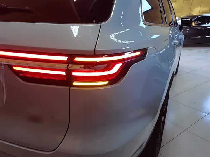 Фото 8 - LiXiang One