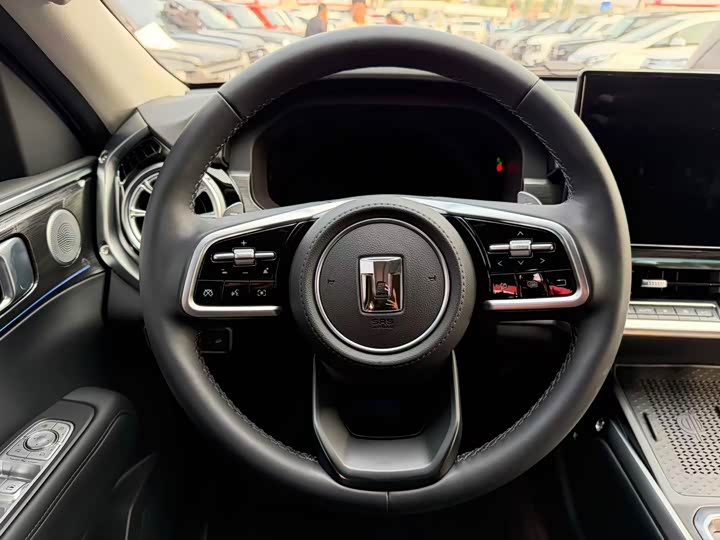 Фото 9 - Tank 400 Hybrid