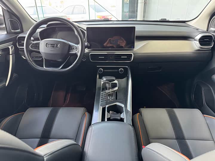 Фото 9 - Geely Coolray