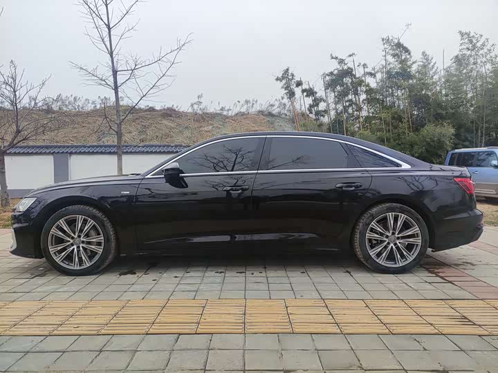 Фото 4 - Audi A6L