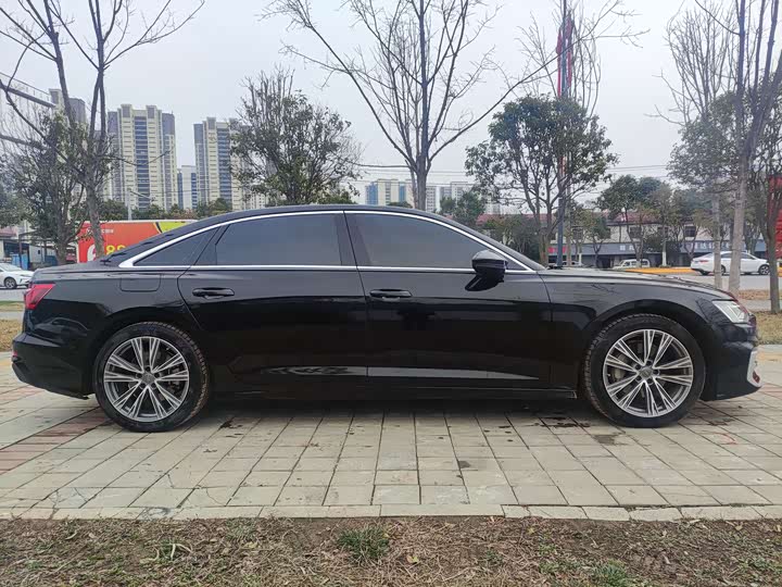 Фото 5 - Audi A6L