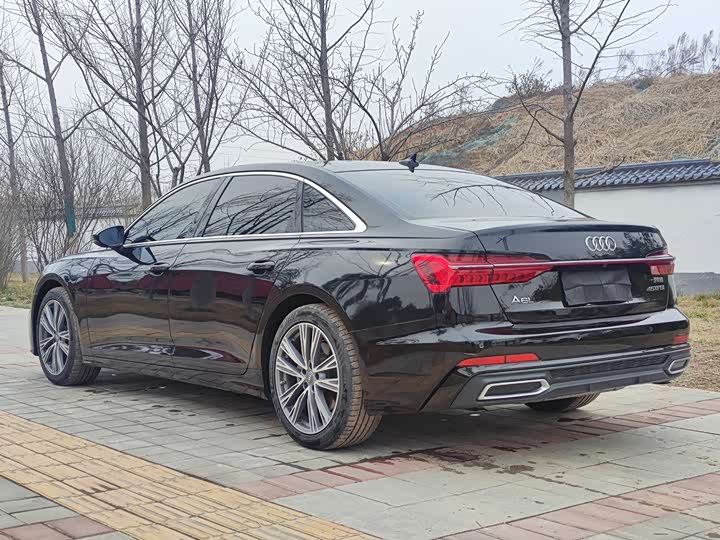 Фото 6 - Audi A6L