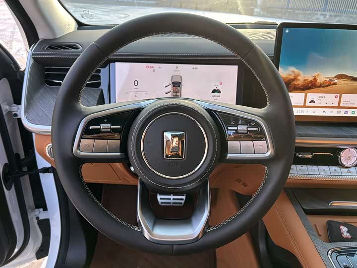 Фото 5 - Tank 500 Hybrid