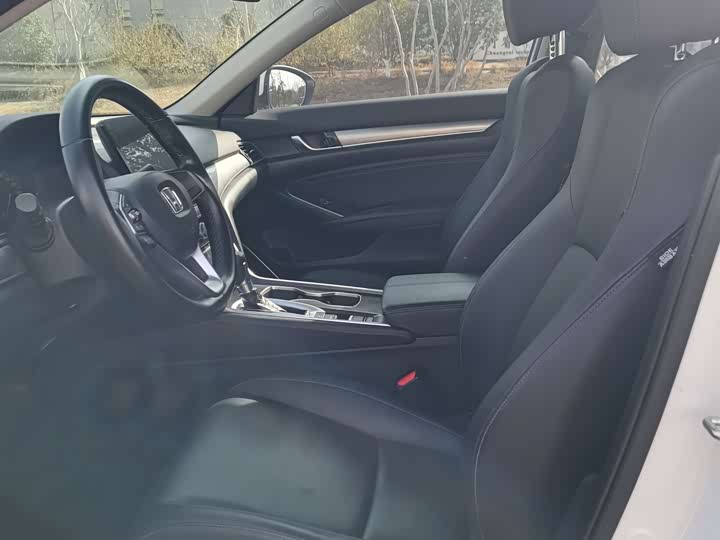 Фото 4 - Honda Accord