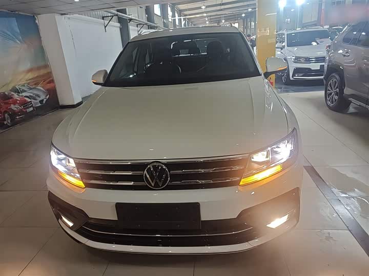 Фото 3 - Volkswagen Tiguan L Pro