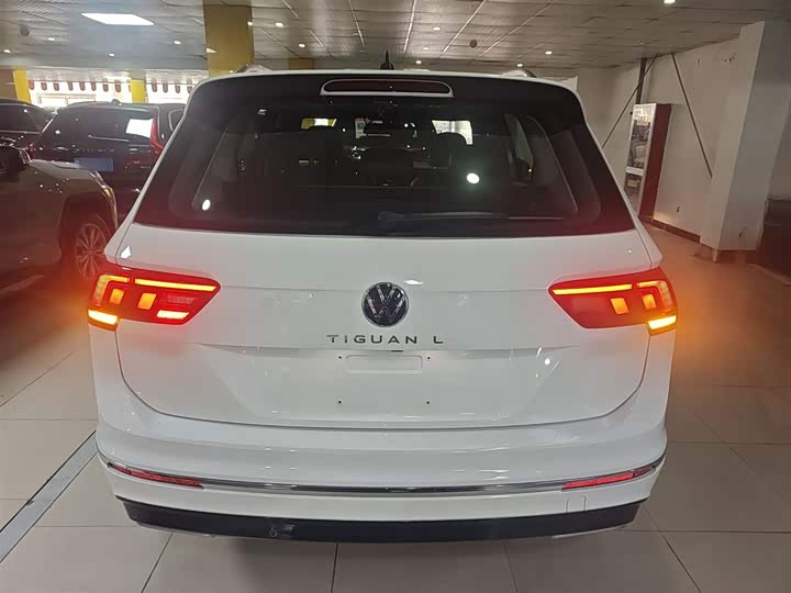Фото 6 - Volkswagen Tiguan L Pro