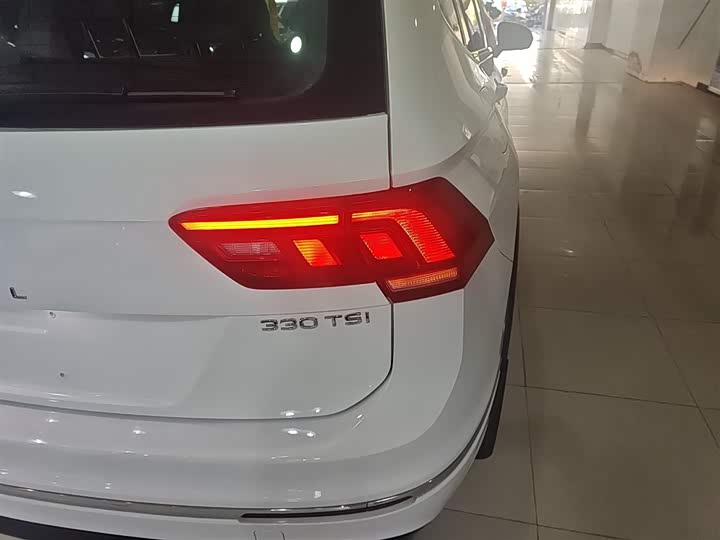 Фото 8 - Volkswagen Tiguan L Pro