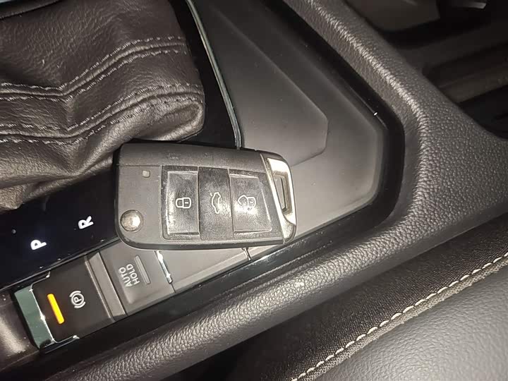 Фото 9 - Volkswagen Tiguan L Pro