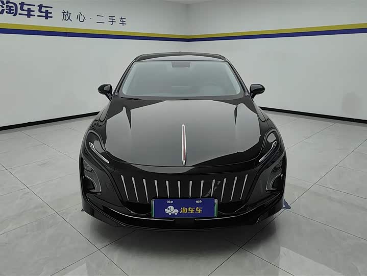 Фото 2 - Hongqi E-QM5