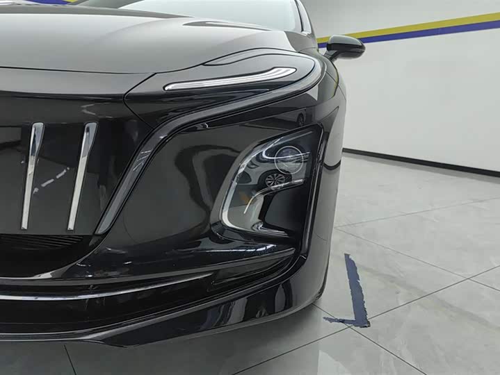 Фото 5 - Hongqi E-QM5