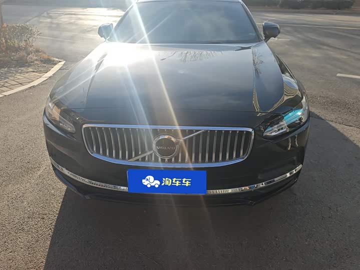 Фото 2 - Volvo S90