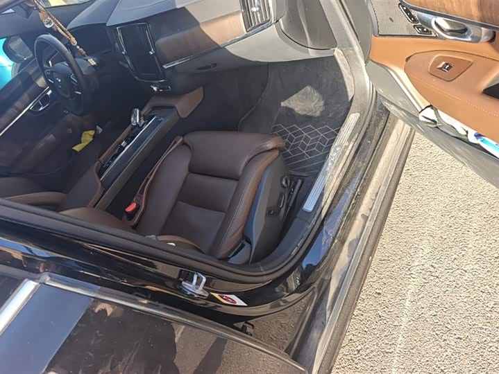 Фото 8 - Volvo S90