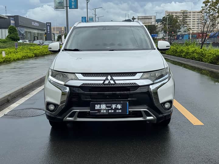 Фото 2 - Mitsubishi Outlander