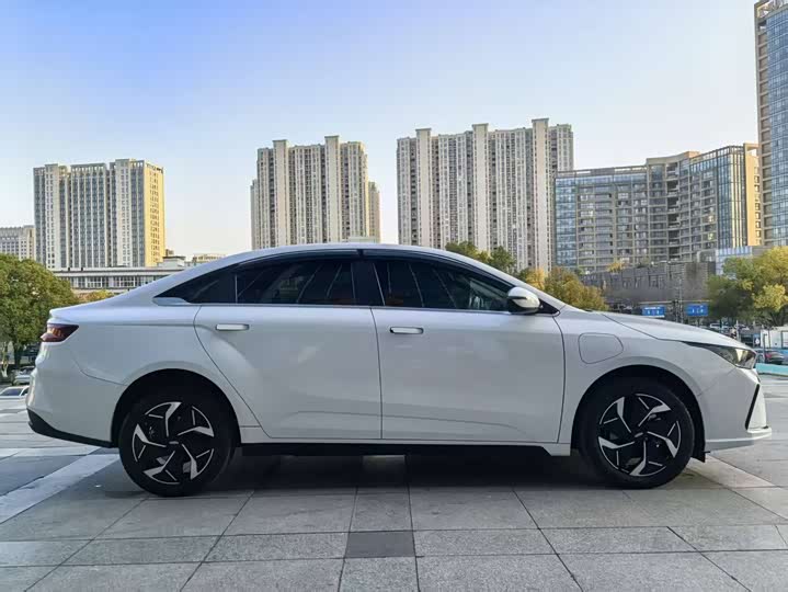 Фото 4 - Geely Geometry G6