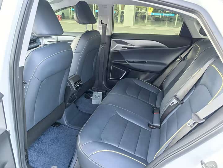 Фото 7 - Geely Geometry G6