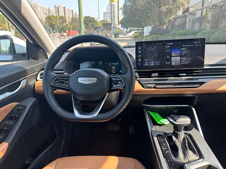 Фото 8 - Geely Emgrand