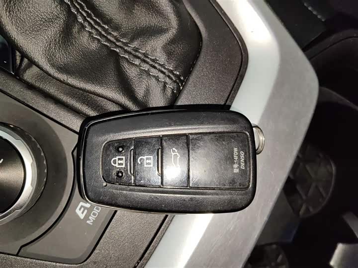 Фото 9 - Toyota Wildlander