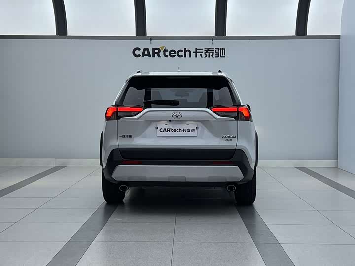 Фото 3 - Toyota RAV4