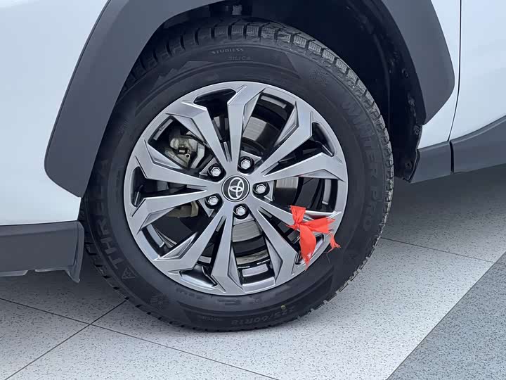 Фото 7 - Toyota RAV4