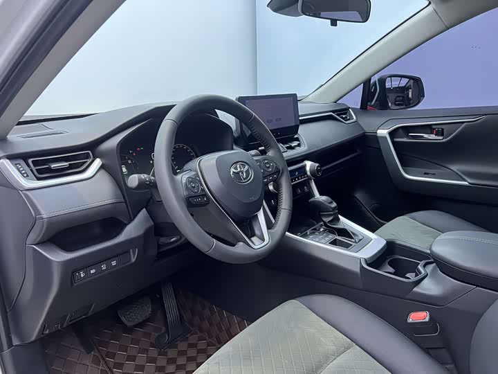 Фото 9 - Toyota RAV4