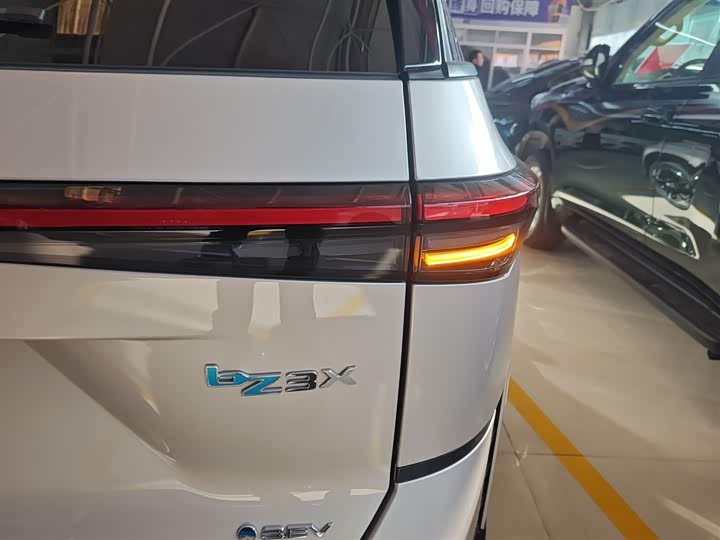 Фото 8 - Toyota bZ3X