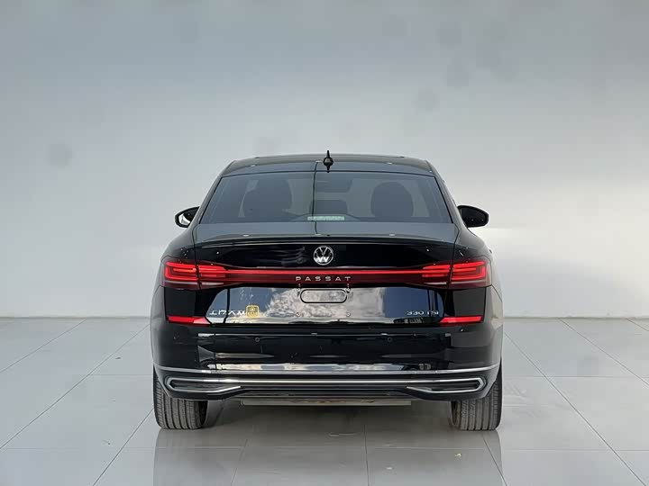 Фото 8 - Volkswagen Passat