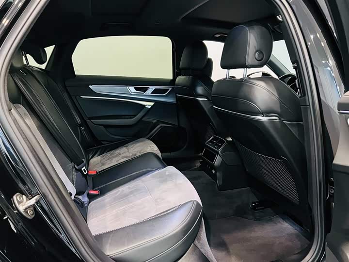 Фото 9 - Audi A6L