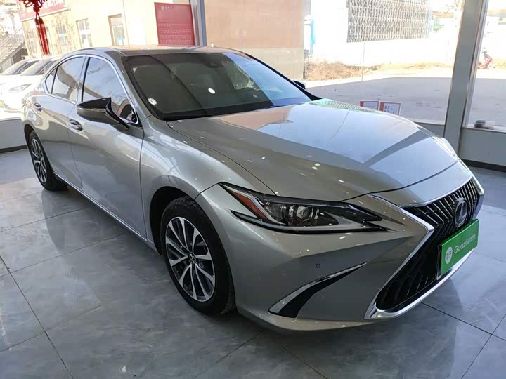 Фото 4 - Lexus ES