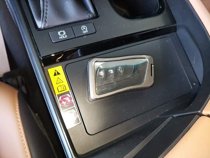 Фото 9 - Lexus ES