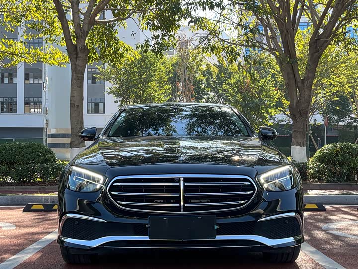 Фото 2 - Mercedes-Benz E-Class