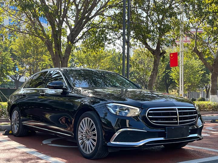 Фото 3 - Mercedes-Benz E-Class