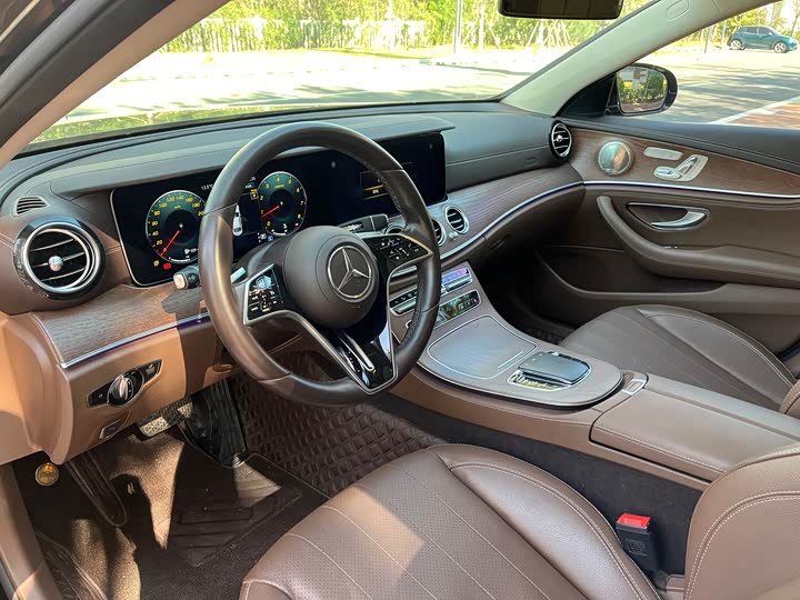 Фото 4 - Mercedes-Benz E-Class