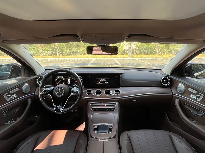 Фото 5 - Mercedes-Benz E-Class