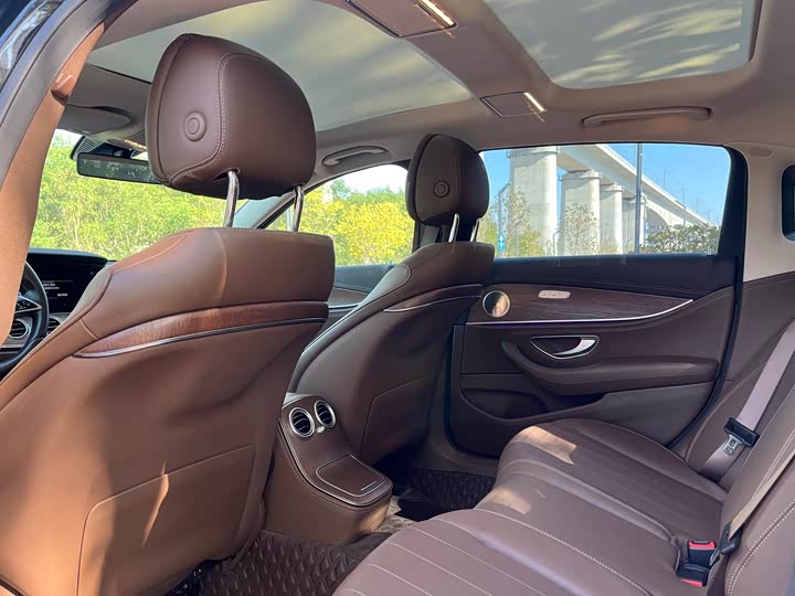 Фото 6 - Mercedes-Benz E-Class