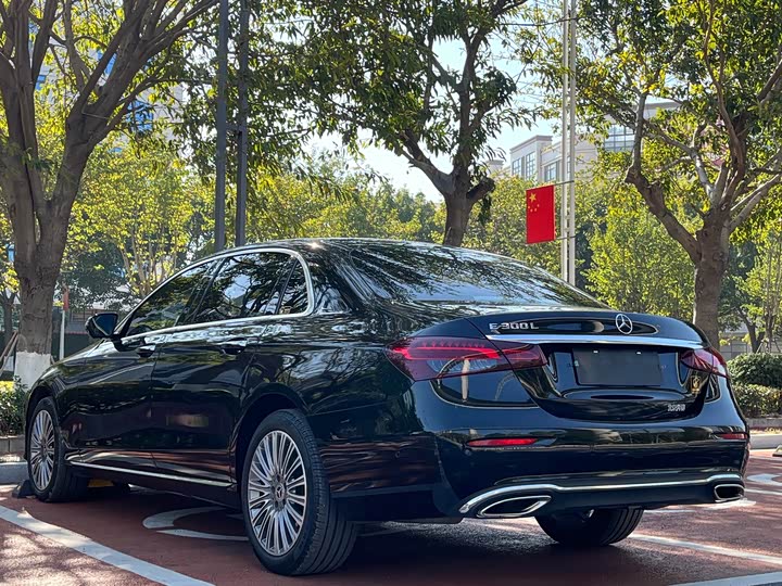 Фото 7 - Mercedes-Benz E-Class