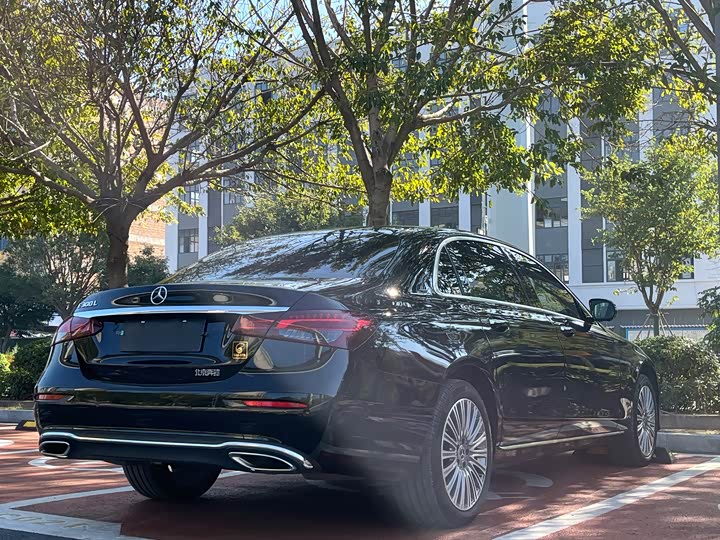 Фото 9 - Mercedes-Benz E-Class