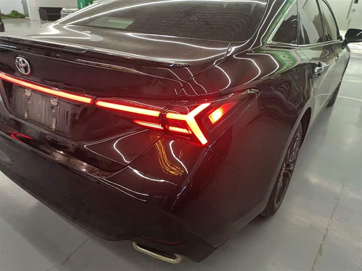 Фото 8 - Toyota Avalon