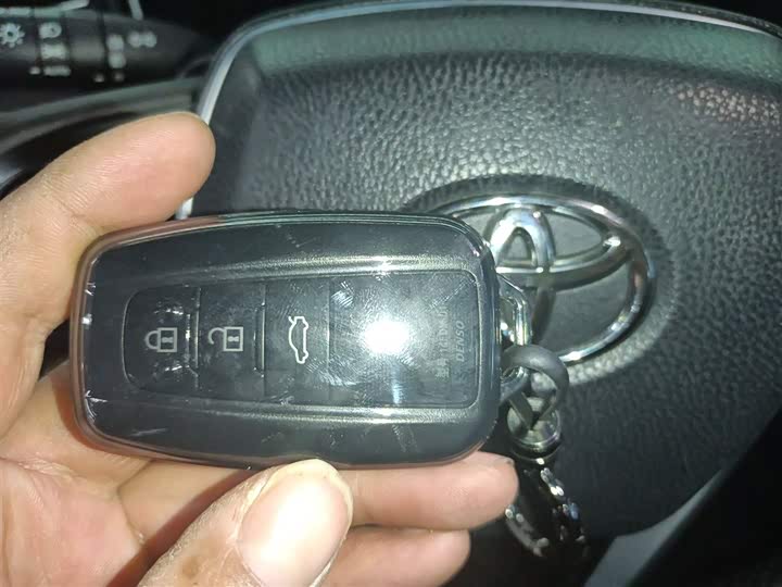 Фото 9 - Toyota Avalon