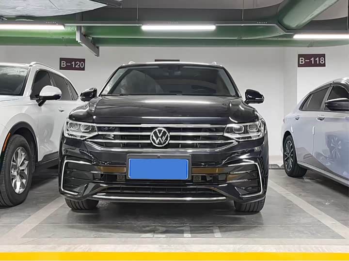 Фото 2 - Volkswagen Tiguan L Pro