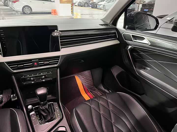 Фото 6 - Volkswagen Tiguan L Pro