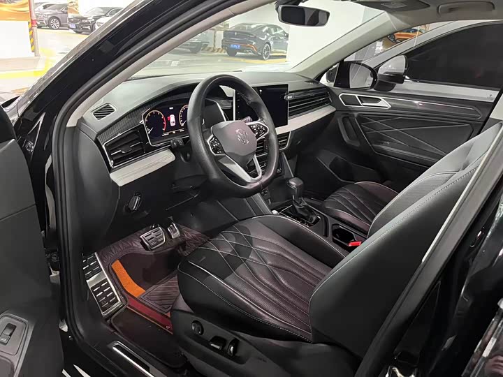 Фото 7 - Volkswagen Tiguan L Pro