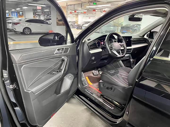 Фото 8 - Volkswagen Tiguan L Pro