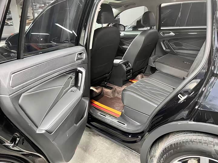 Фото 9 - Volkswagen Tiguan L Pro