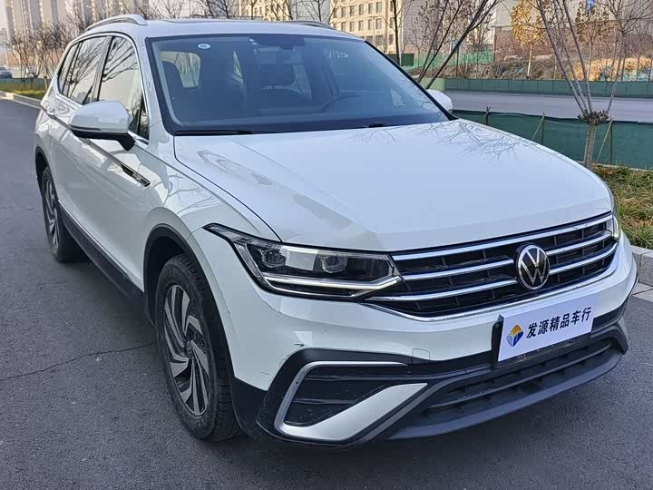 Фото 3 - Volkswagen Tiguan L Pro